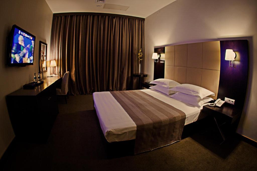 Voyage Hotel Karagandy Pokoj fotografie
